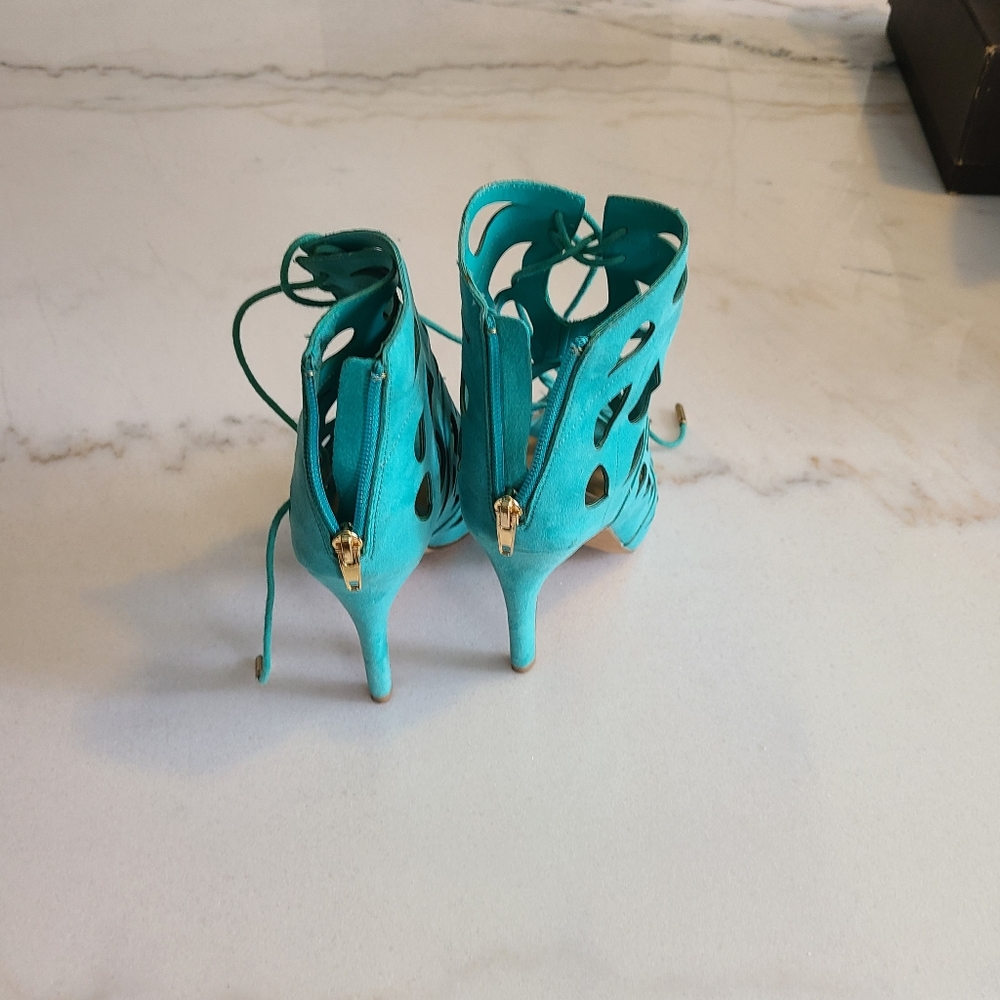 Shoes - Picture 1 of 3